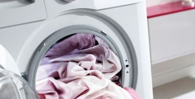 Почему нельзя стирать одежду на ночь глядя: важная примета