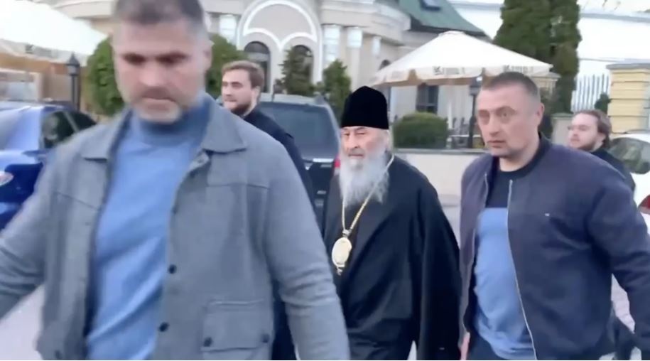 Главу УПЦ Московського патріархату Онуфрія випровадили з Лаври