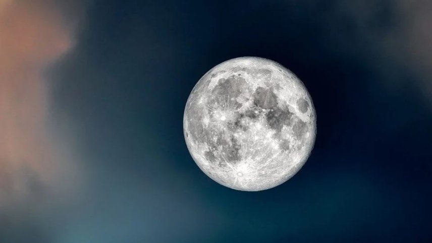 Ученые узнали, что находится внутри Луны