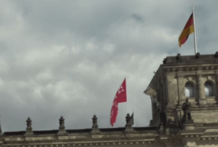 Прапор Червоної армії над Бундестагом: як зганьбилися російські фейкомети
