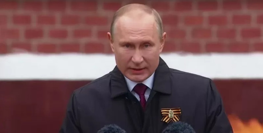 "Проти нашої батьківщини знову розв'язана справжня війна": Путін виступив на параді у Москві