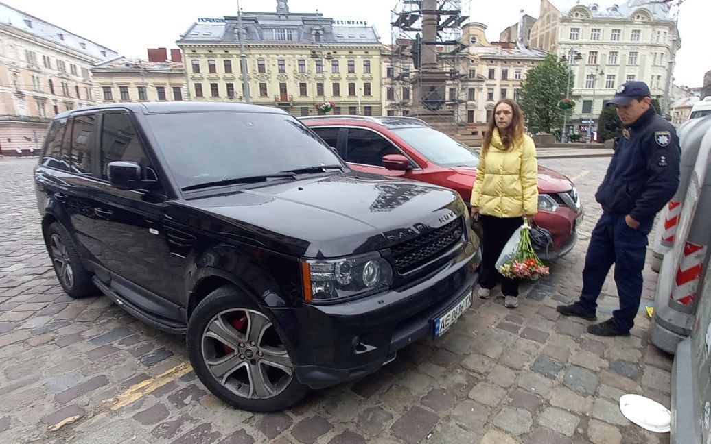 Слушали Лепса - получили повестки в ТЦК: инцидент с Range Rover произошел в самом центре Львова
