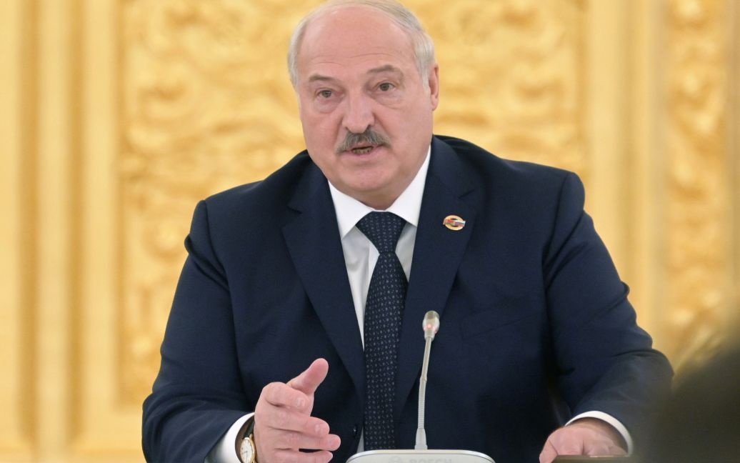 Лукашенка могли отруїти під час візиту до Москви 9 травня - The Mirror