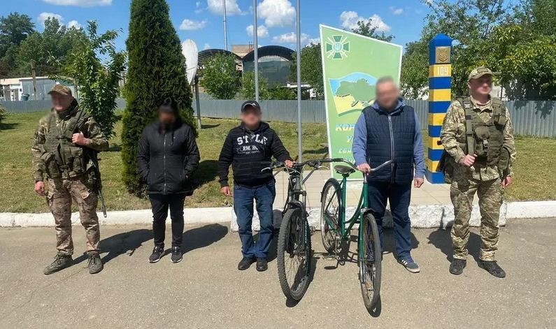За границу - на велосипеде: на Закарпатье задержаны уклонисты