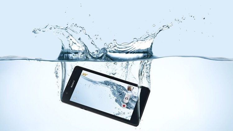 Что делать при падении смартфона в воду