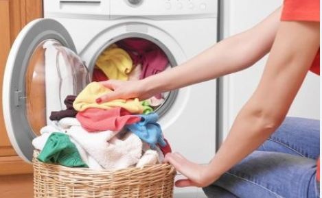 Які речі не витримають прання на швидкому режимі: відповідь стане несподіванкою