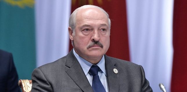 «Може склеїти ласти будь-якої миті», - політолог про Лукашенка
