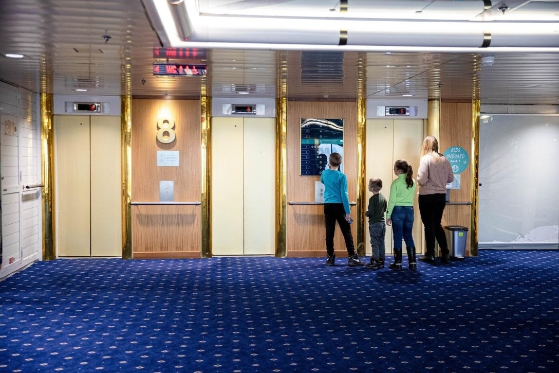 Українських біженців виселять із круїзного лайнера у Шотландії
