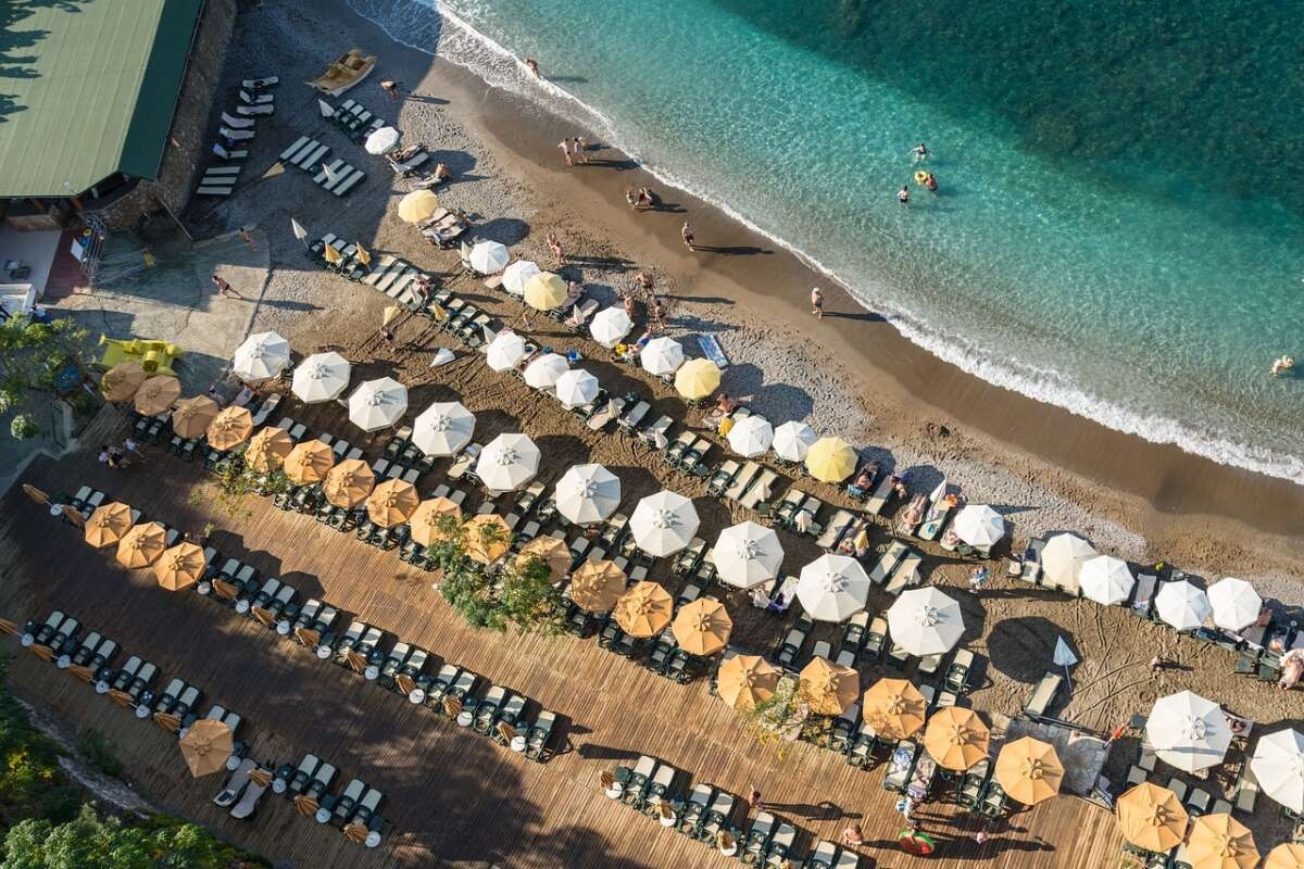 Названо найдешевші курорти Європи для відпочинку: куди поїхати 2023 року