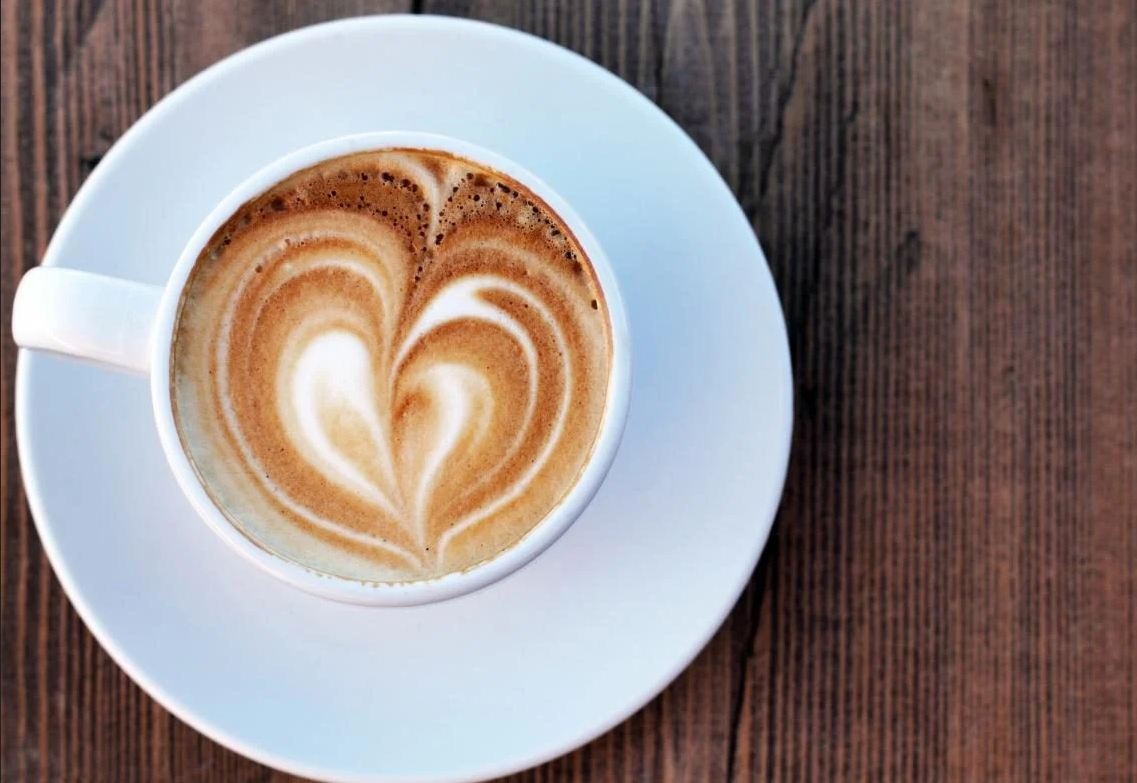 Кофе с молоком или сливками - что лучше: ответ на простой вопрос приведет в изумление