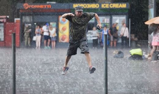 В Україну йдуть дощі та грози: коли зіпсується погода