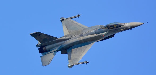 Украинские летчики уже начали обучение на F-16 - Боррель