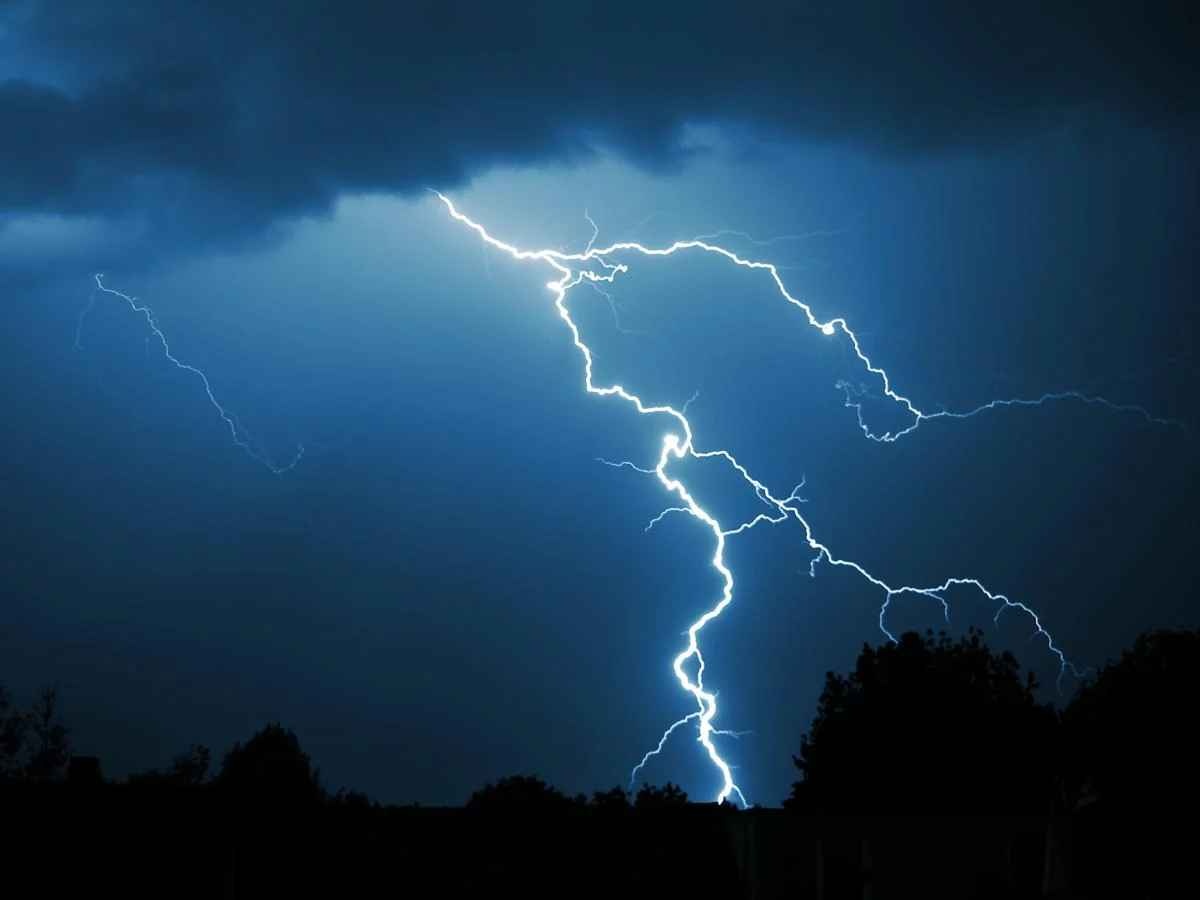 В Україні оголосили штормове попередження: у яких регіонах очікуються грози