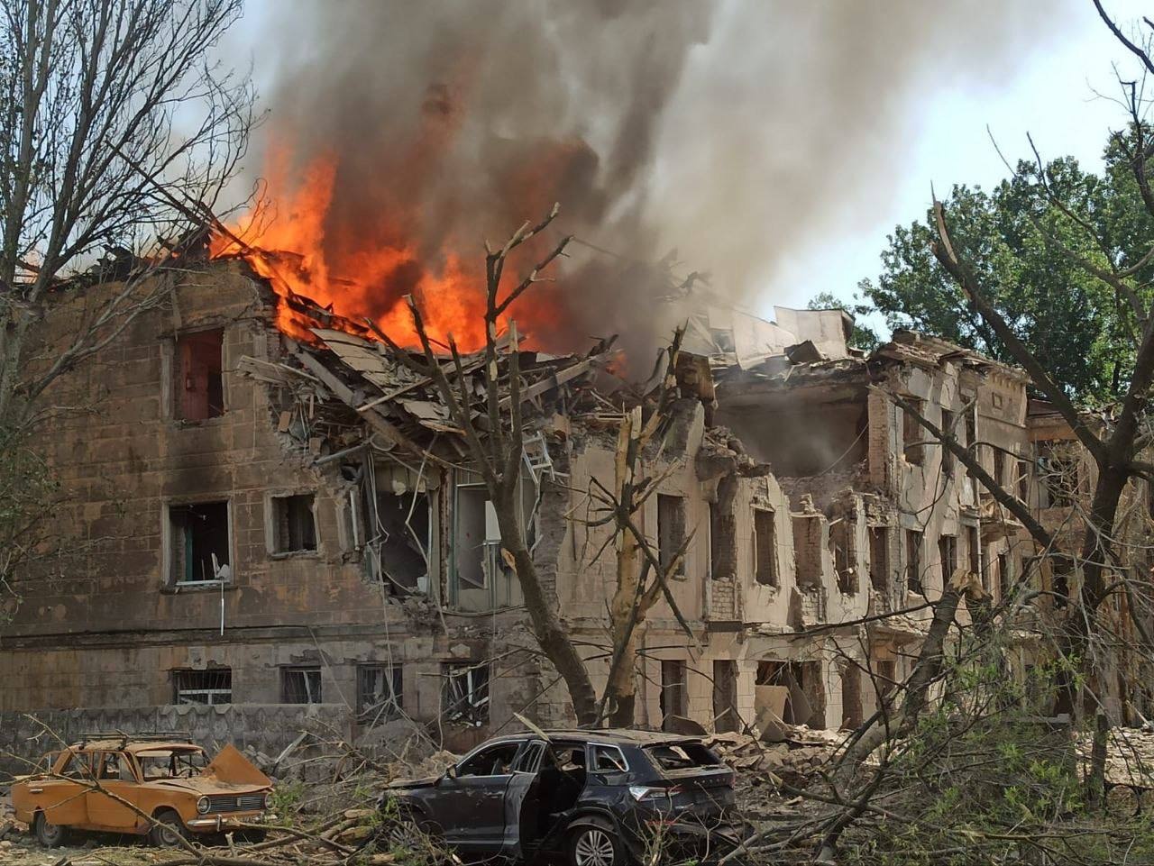 Ракетний удар по Дніпру: з'явилися подробиці про жертви