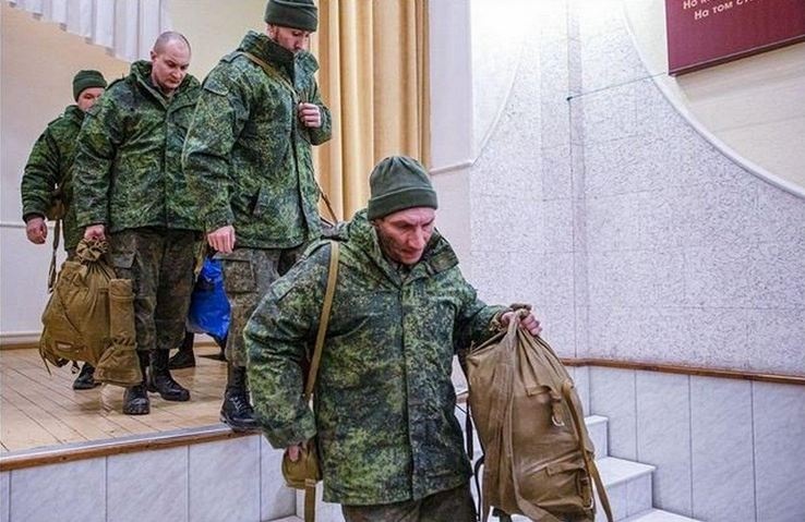 Почти 40 вооруженных зэков сбежали из отряда "Шторм Z" в Лисичанске: их уже ищут в РФ