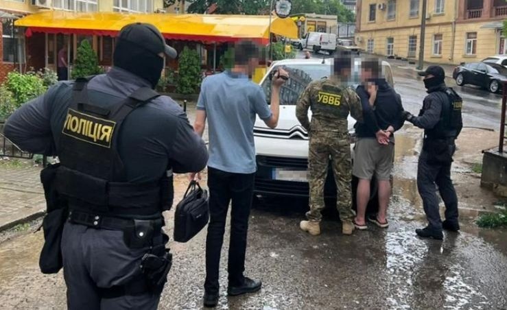 Полиция поймала "таксистов": за дорого они предоставляли уклонистам особую услугу