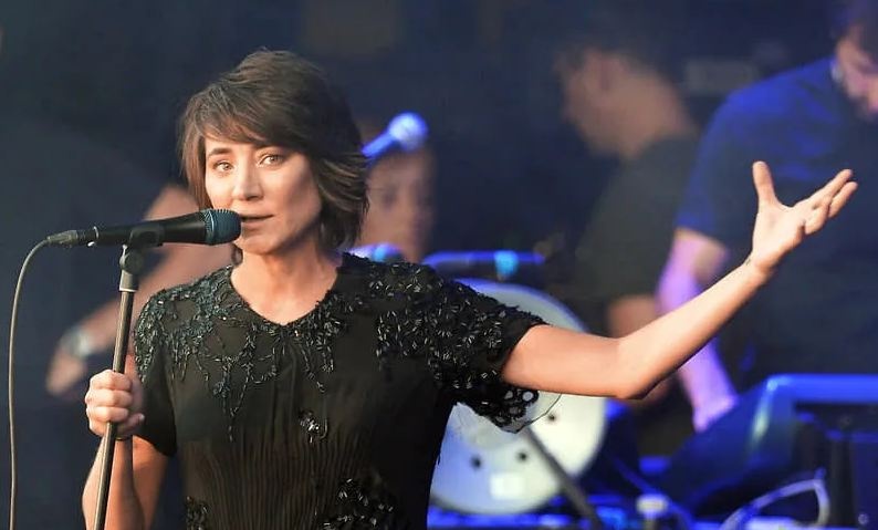 Земфира окончательно рвет с Россией: певица получила французское гражданство