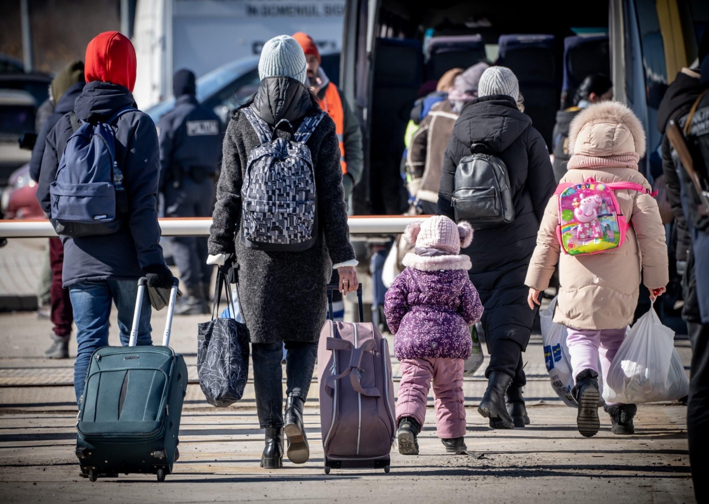 Человеческий капитал сильно пострадал: сколько беженцев не вернется в Украину