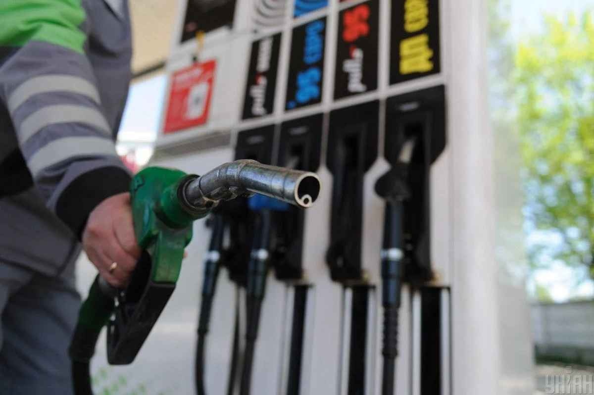 Вартість палива на АЗС: експерти запевняють, що ціни "просіли"