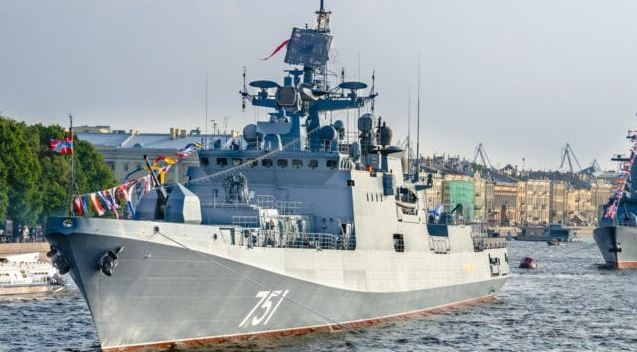 В Черное море РФ вывела фрегат "Адмирал Эссен", который "послали" возле острова Змеиный
