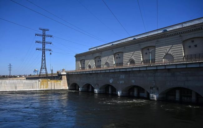 Подрыв Каховской ГЭС: в Днепр попало 150 тонн машинного масла