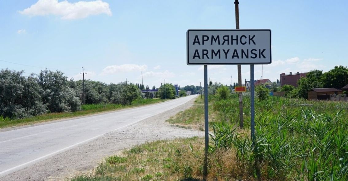 Окупанти жартують на північних воротах до Криму: готують масову евакуацію