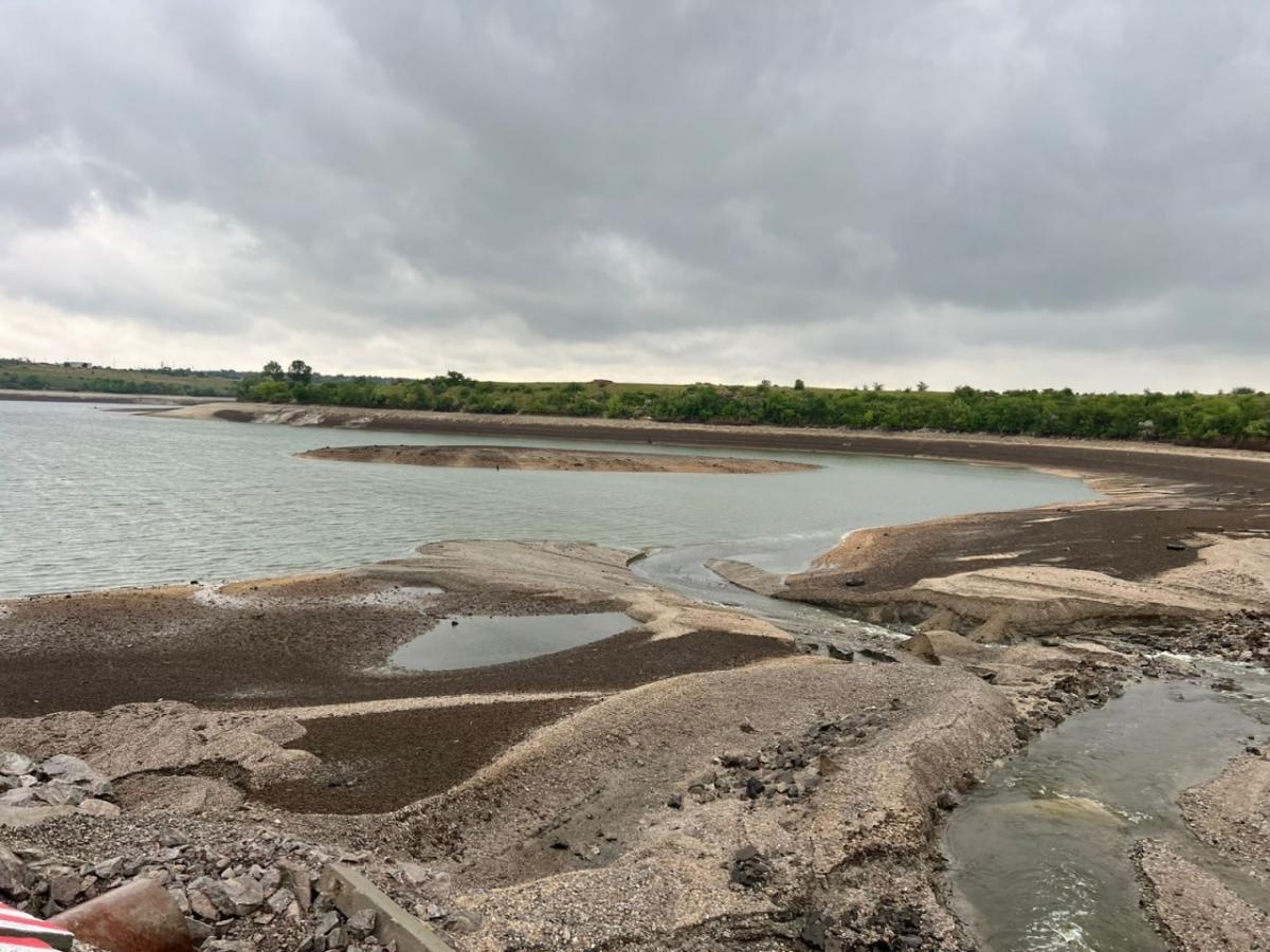 З Каховського водосховища вже пішло три чверті води