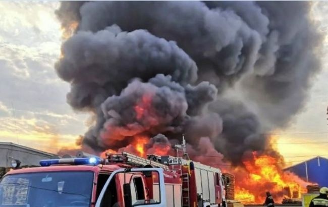 В Краснодарском крае РФ произошел мощный пожар на нефтебазе