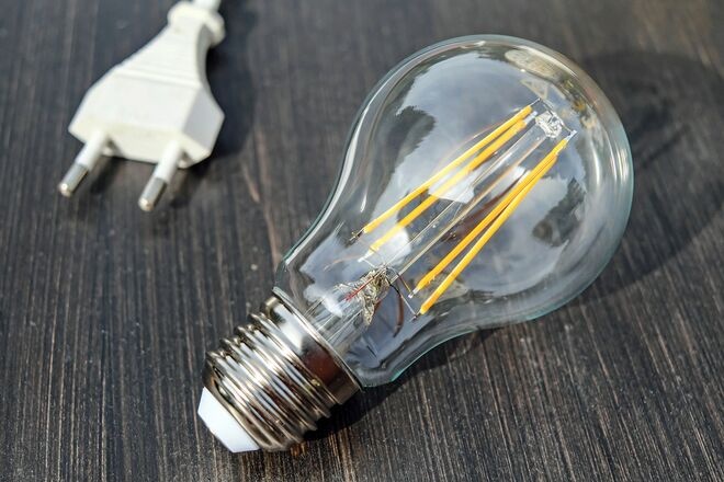 Тарифи на електроенергію: в ОП пояснили, чому тарифи на світло тільки зростатимуть