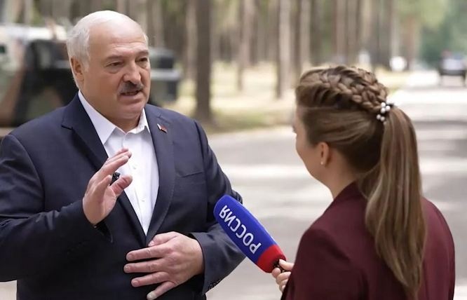Лукашенко заявив, що не питатиме у білорусів дозволу про вступ у війну