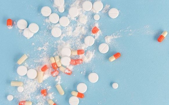 Почему нельзя дробить и растирать таблетки в порошок: врач дал все объяснил