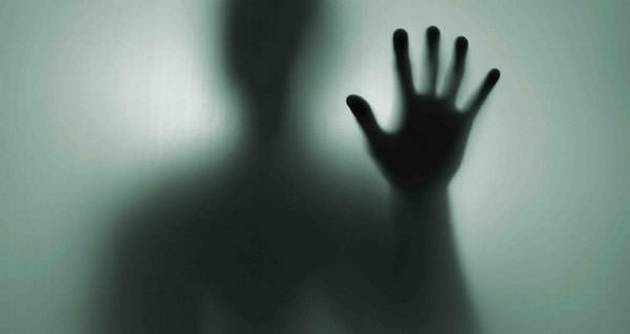 Женщине удалось в заброшенной гостинице снять на камеру  жуткое фото "призрака повешенного убийцы"