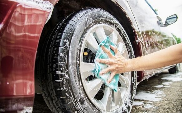 Почему в жару лучше не мыть авто, особенно под солнцем: что следует знать водителю