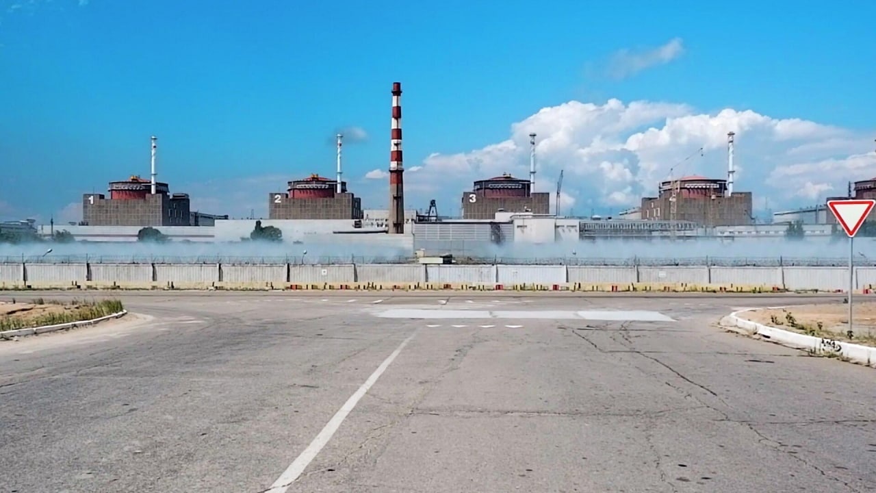 Россия готовит теракт с выбросом радиации на ЗАЭС, - Зеленский