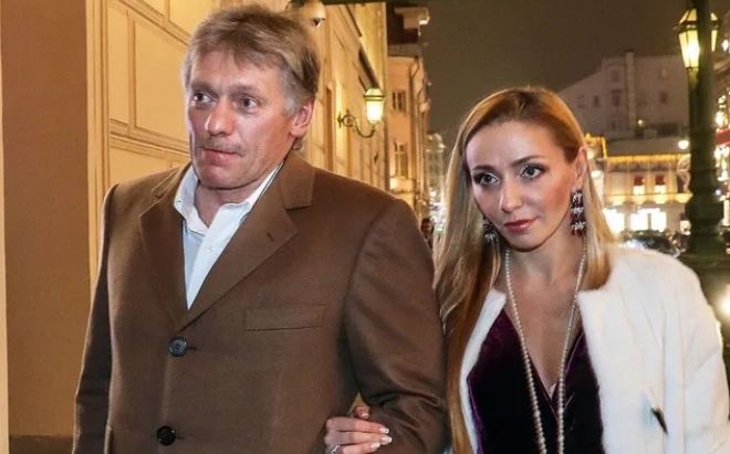 Жена Пескова Навка назвала Украину "соседней страной"