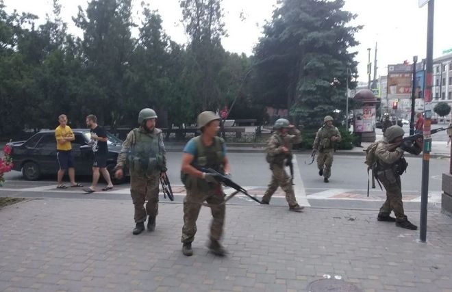 В Ростове вагнеровцы захватывают здания, в Воронежской области сообщают о стрельбе