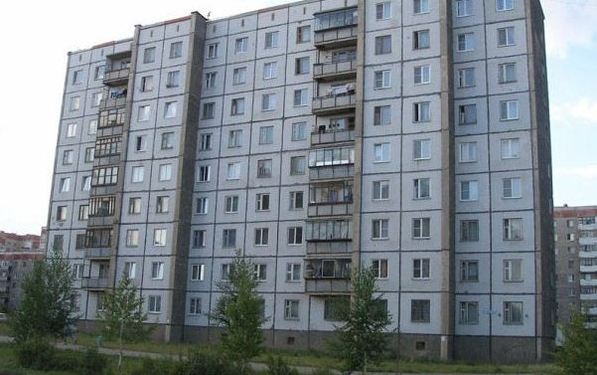 У Білорусі трирічна дитина впала з 9-го поверху і вижила