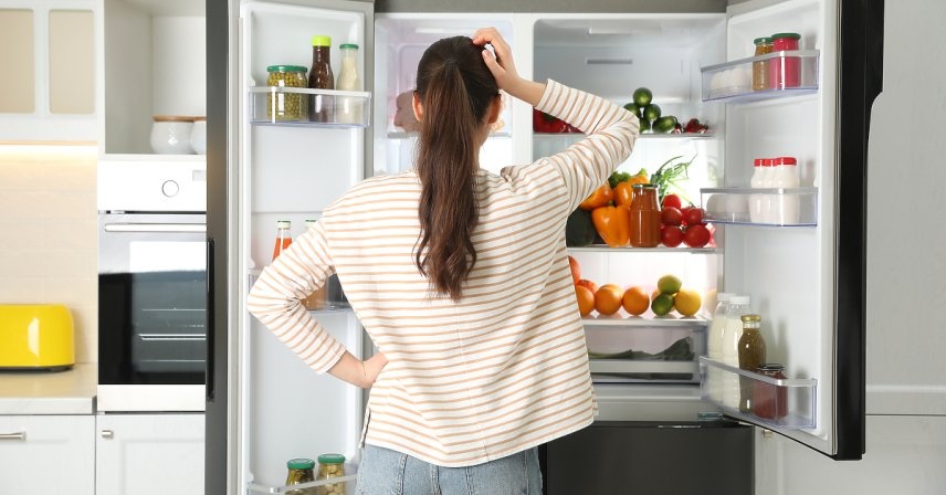 Втрачають смак і консистенцію: яким продуктам не місце в холодильнику