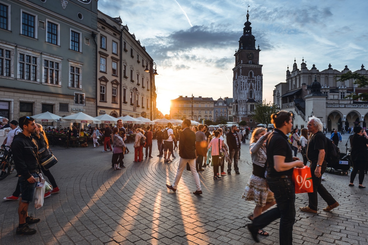 По 7000 гривен ежемесячно: кто из украинцев может рассчитывать на выплаты в Польше