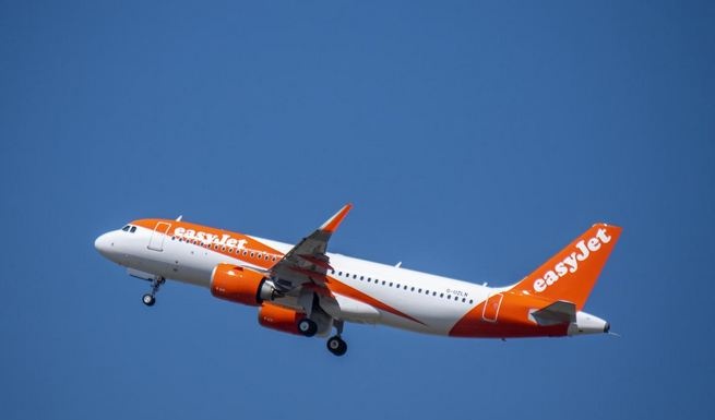 Очень тяжелые пассажиры: самолет в Британии не смог взлететь из-за перегруза