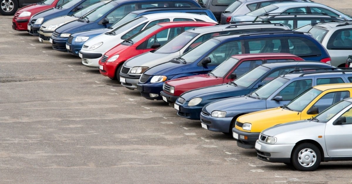 Названо найпопулярніші кольори автомобілів в Україні: що обирають водії