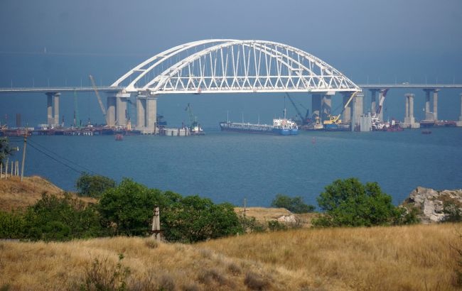 На Кримському мосту сталася "надзвичайна подія": один із прольотів "упав"