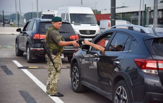 Выезд за границу: какие категории мужчин смогут покинуть Украину с 1 августа