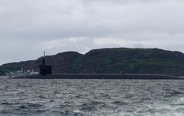 Несе 20 міжконтинентальних ракет: до берегів Європи прибув підводний човен США