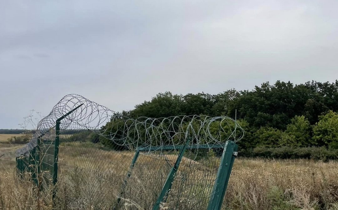 "Стена Яценюка": почему забор и ров на границе не сдержали российское наступление