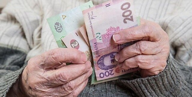 Виплати можуть припинити: хто в Україні ризикує залишитись без пенсій