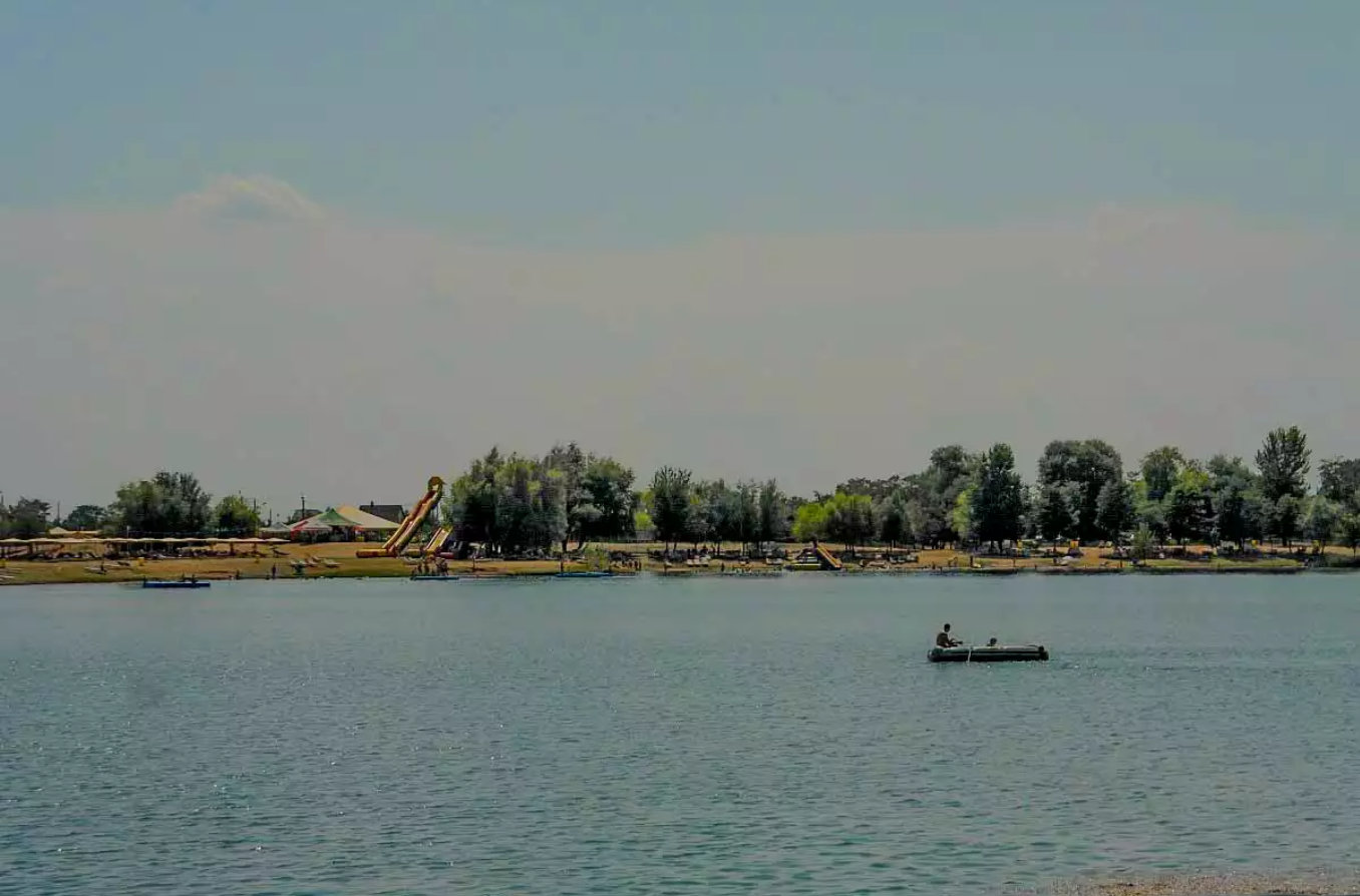 Другий рік без моря: де можна відпочити біля озер у Карпатах
