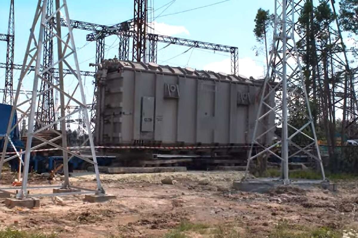 Доставка заняла три месяца: в Украину привезли 210-тонный трансформатор