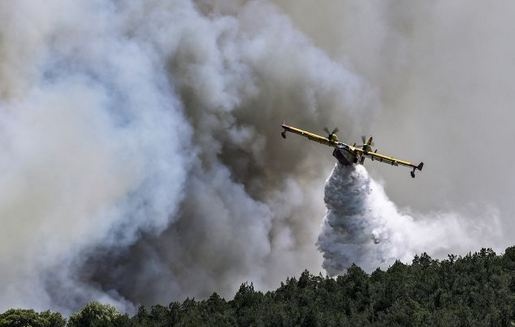 Во время тушения пожара в Греции упал самолет