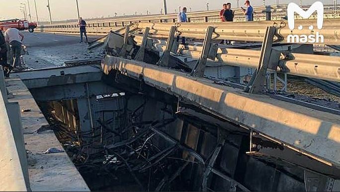 Подрыв Крымского моста: названы суда, перевозящие оккупантов на полуостров